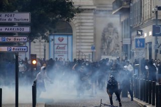 Heurts entre manifestants et forces de l'ordre à Marseille.